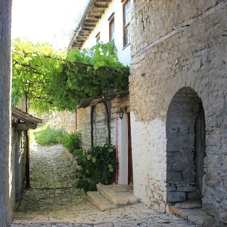 Guest House Toli Inside Berat Castle מראה חיצוני תמונה