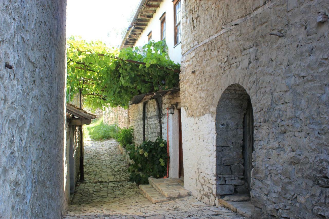 Guest House Toli Inside Berat Castle מראה חיצוני תמונה