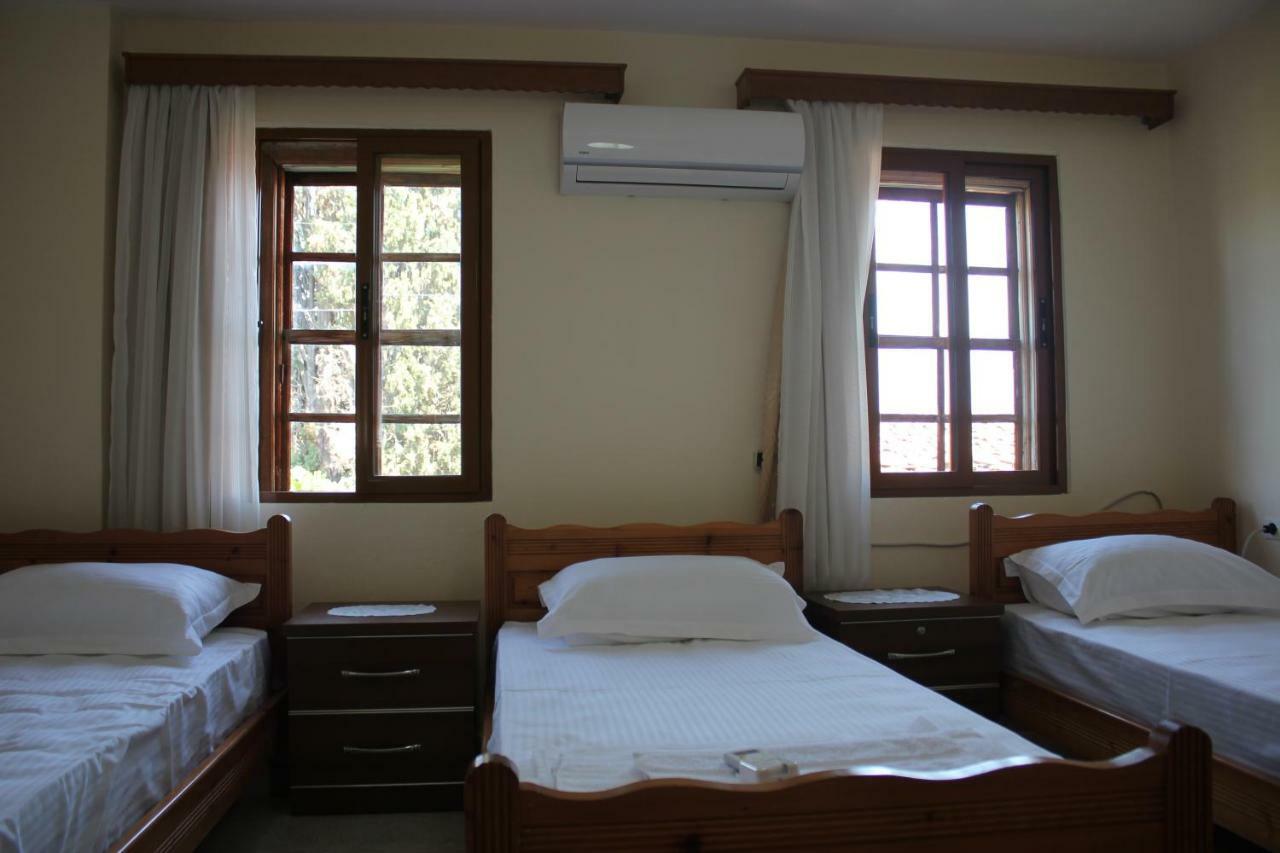 Guest House Toli Inside Berat Castle מראה חיצוני תמונה