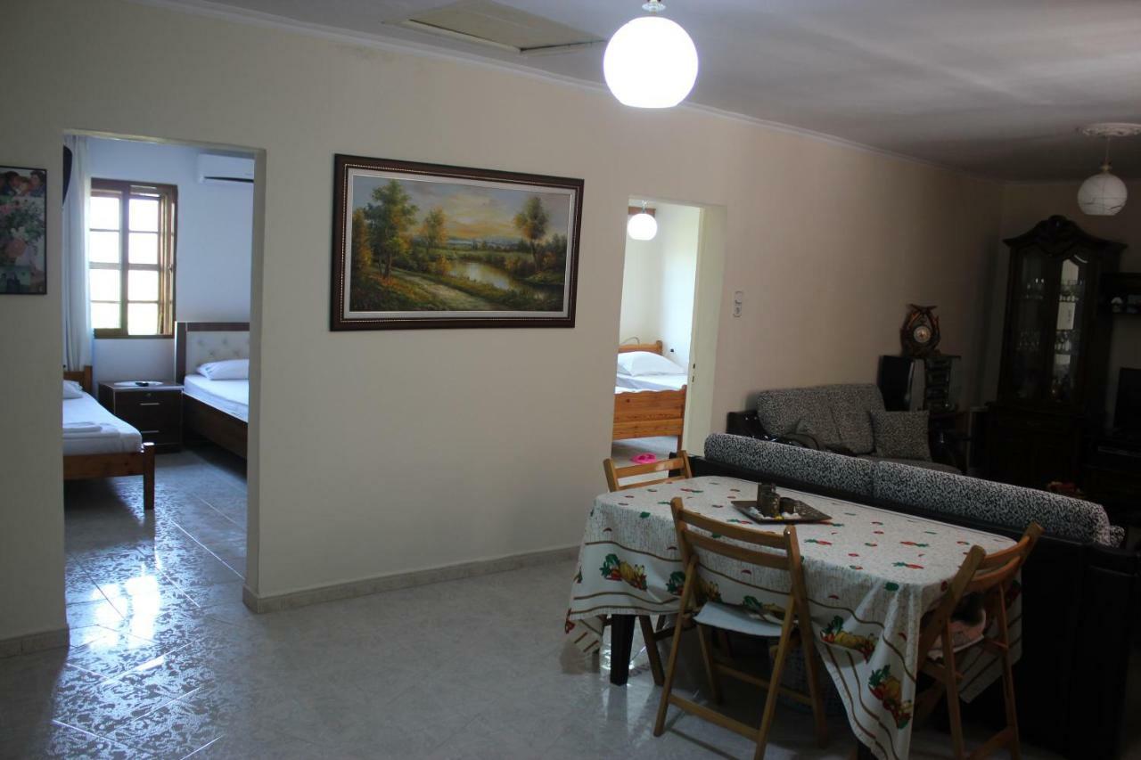 Guest House Toli Inside Berat Castle מראה חיצוני תמונה