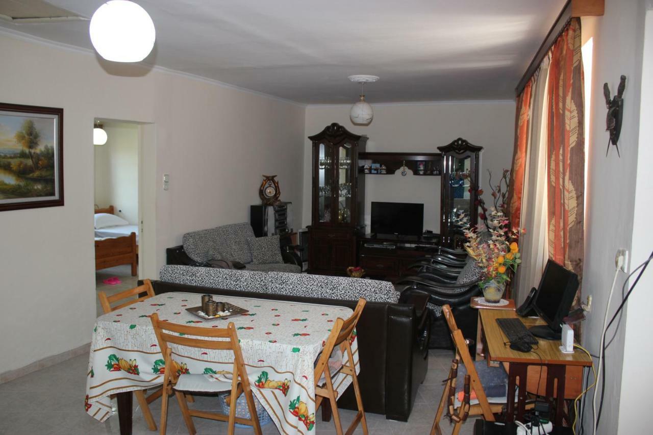 Guest House Toli Inside Berat Castle מראה חיצוני תמונה