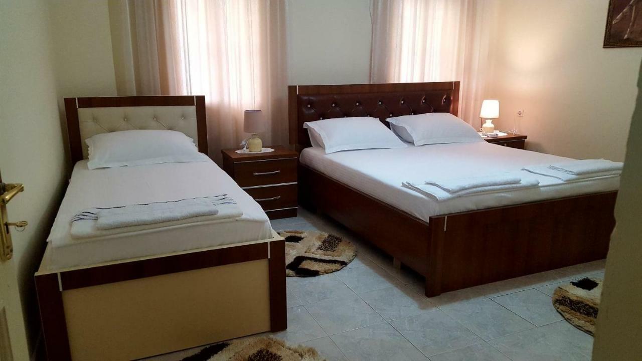 Guest House Toli Inside Berat Castle מראה חיצוני תמונה