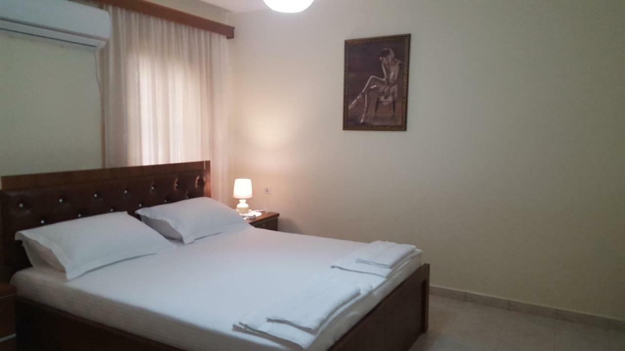 Guest House Toli Inside Berat Castle מראה חיצוני תמונה