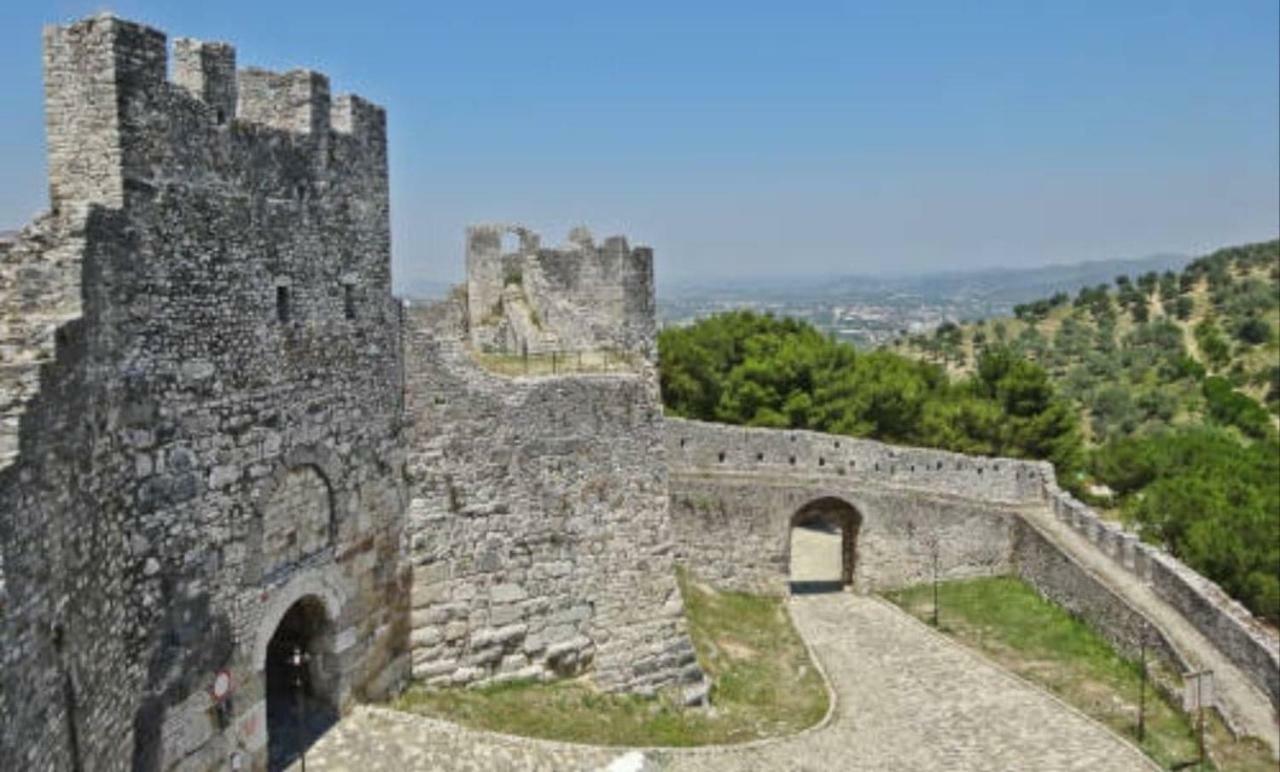 Guest House Toli Inside Berat Castle מראה חיצוני תמונה