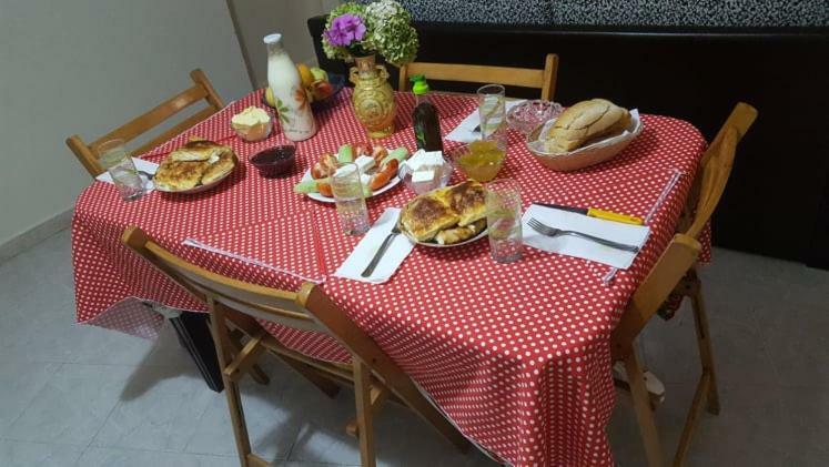 Guest House Toli Inside Berat Castle מראה חיצוני תמונה